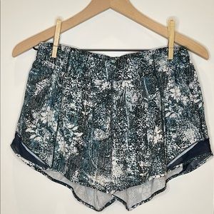 Lululemon Hotty Hot Low-Rise Lined Short 4”